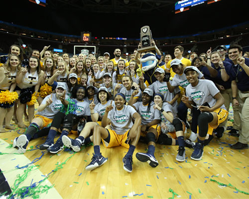 Womens basketball team with MAC championship trophy