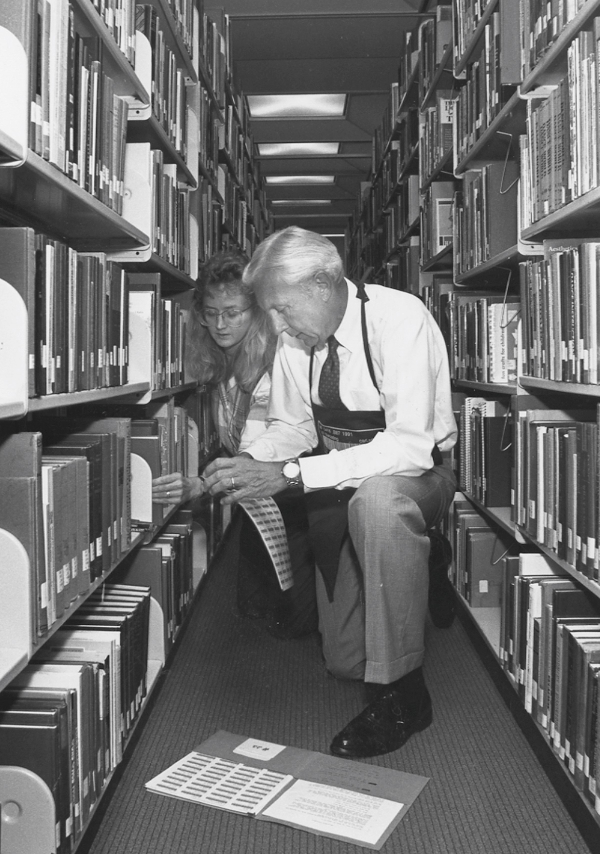 UT President Frank Horton in Carlson Library at the time University Librares joined OhioLINK