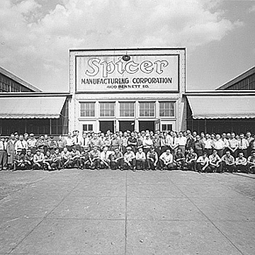 Photograph of Spicer Employees at Toledo Bennett Road Location