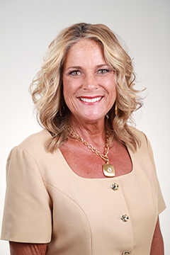 Claudia Davis headshot