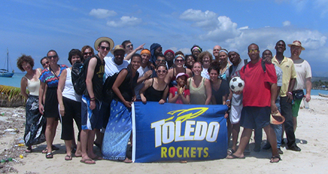 Student org takes trip to beach