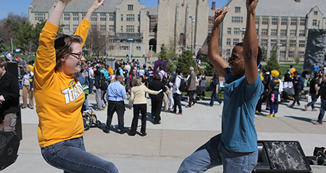 Students have fun at centennial mall