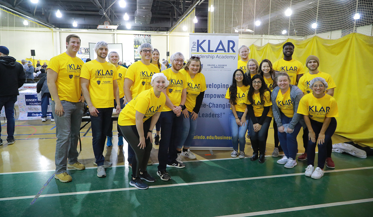 Students in the The KLAR Leadership Academy taking a group photo at a volunteering event