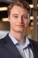 Zach Philipp headshot