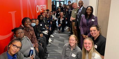 The Young Executive Scholars (Y.E.S.) from The Jones Leadership Academy of Business (JLAB) visited a Toledo accounting firm, Gilmore Jasion Mahler (GJM), on Tuesday, Nov. 15.