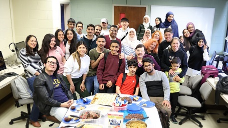 Students in ALI with food