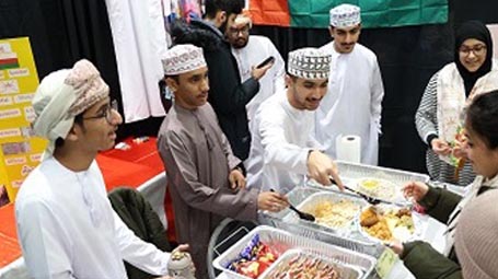 students serving meals at I-Dinner