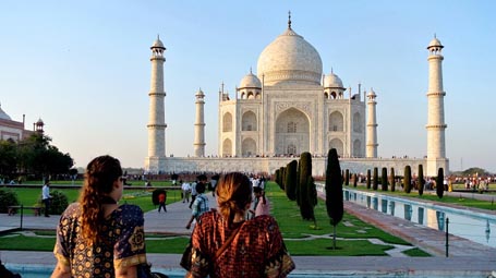 students looking at Taj Mahal