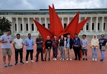 students at Toledo Museum of art