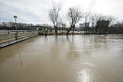 river levels reach the bottom of bridge