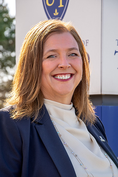 color image of Jennifer Archer