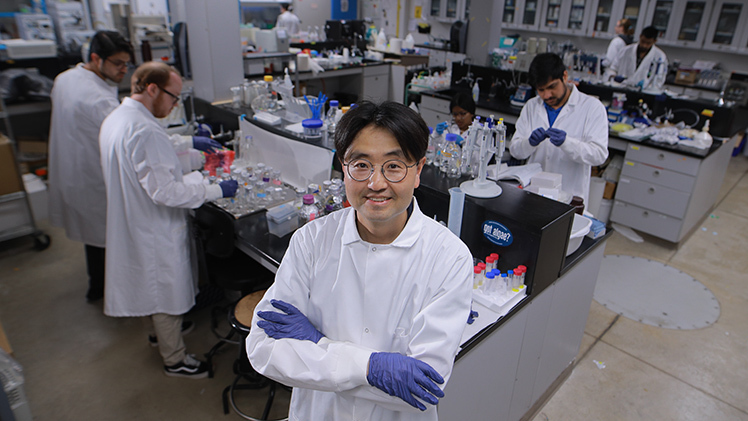 Dr. Seo in Lab