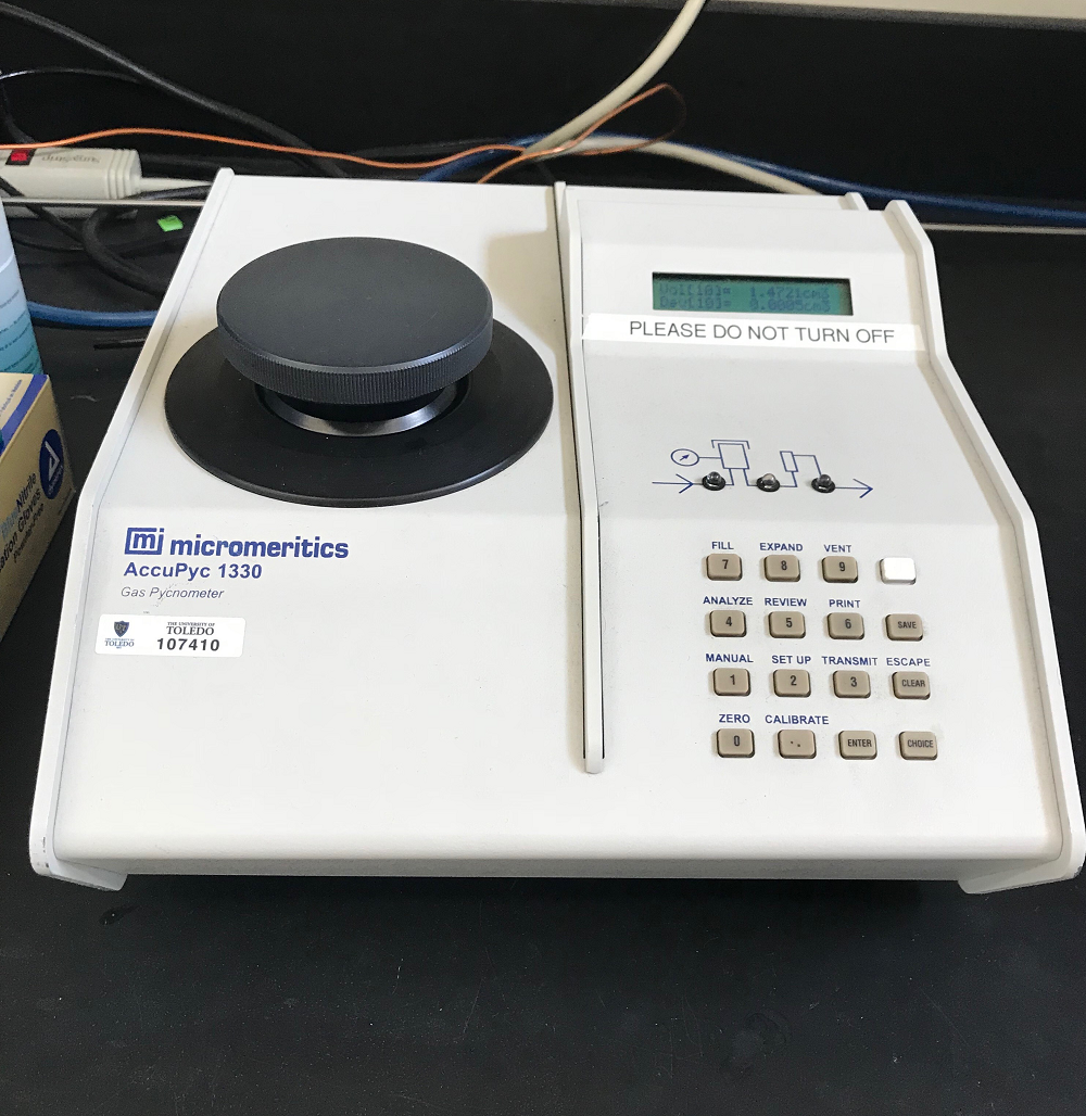 Micromeritics AccuPyc 1330 Pycnometer