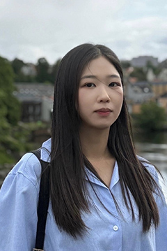 Sol-Gi posing in front of a city background.