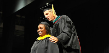 MS Student Hooding by Advisor at College of Medicine Commencement