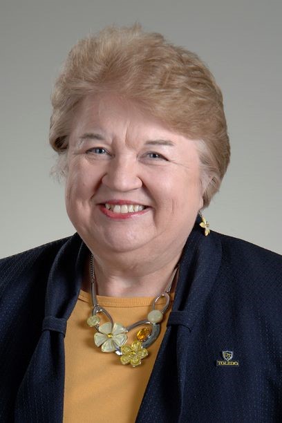 Dr. Linda Lewandowski portrait