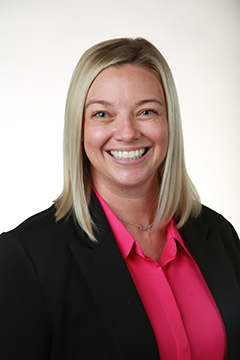 danielle niekamp headshot