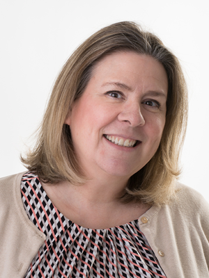 Angela Riddel headshot