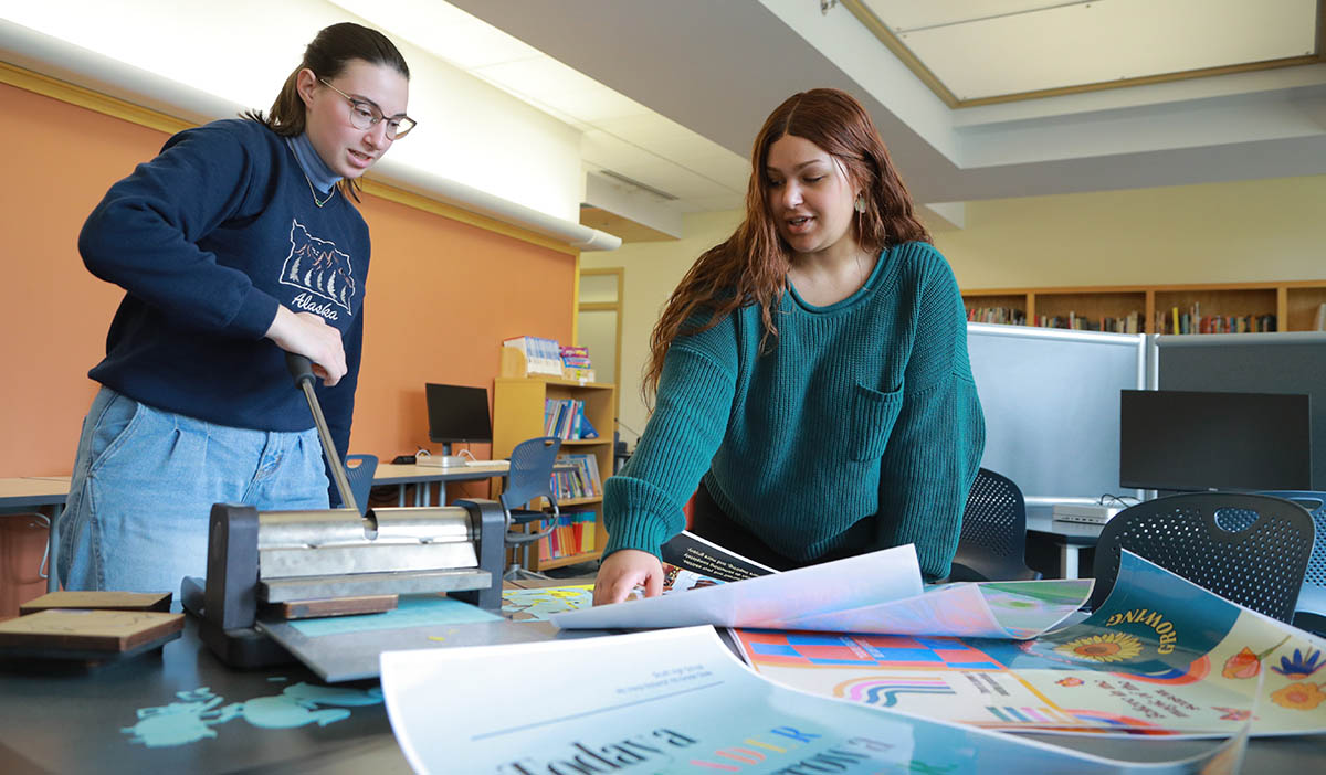 students using equipment in carver center
