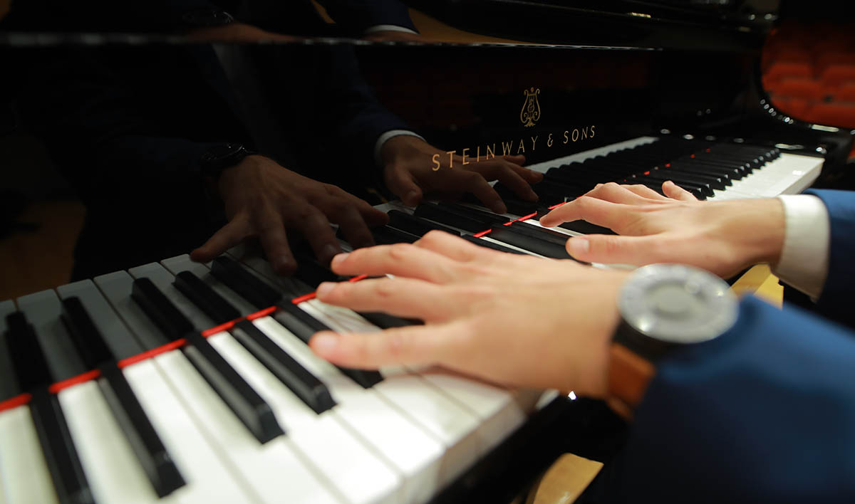 performer on piano