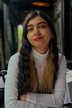 Aryana Alavinikoo Headshot