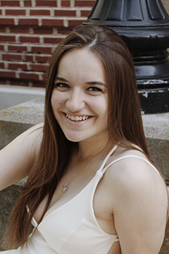 Mercedes Stanek headshot