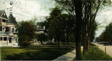 View Down Collingwood Avenue in the Old West End in 1907.  Found in an exhibit on the Toledo's Attic Web Page.