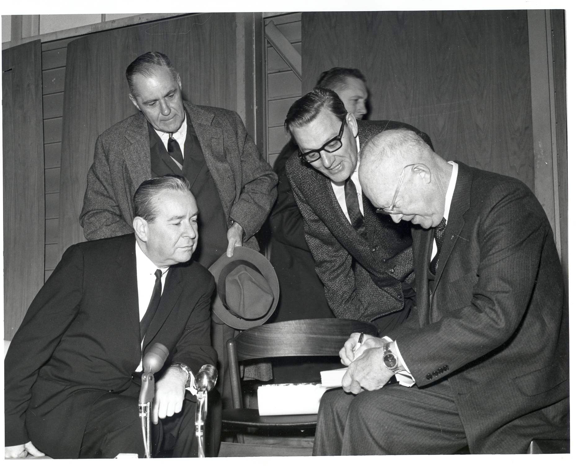 President Eisenhower visiting Owens-Illinois in 1962