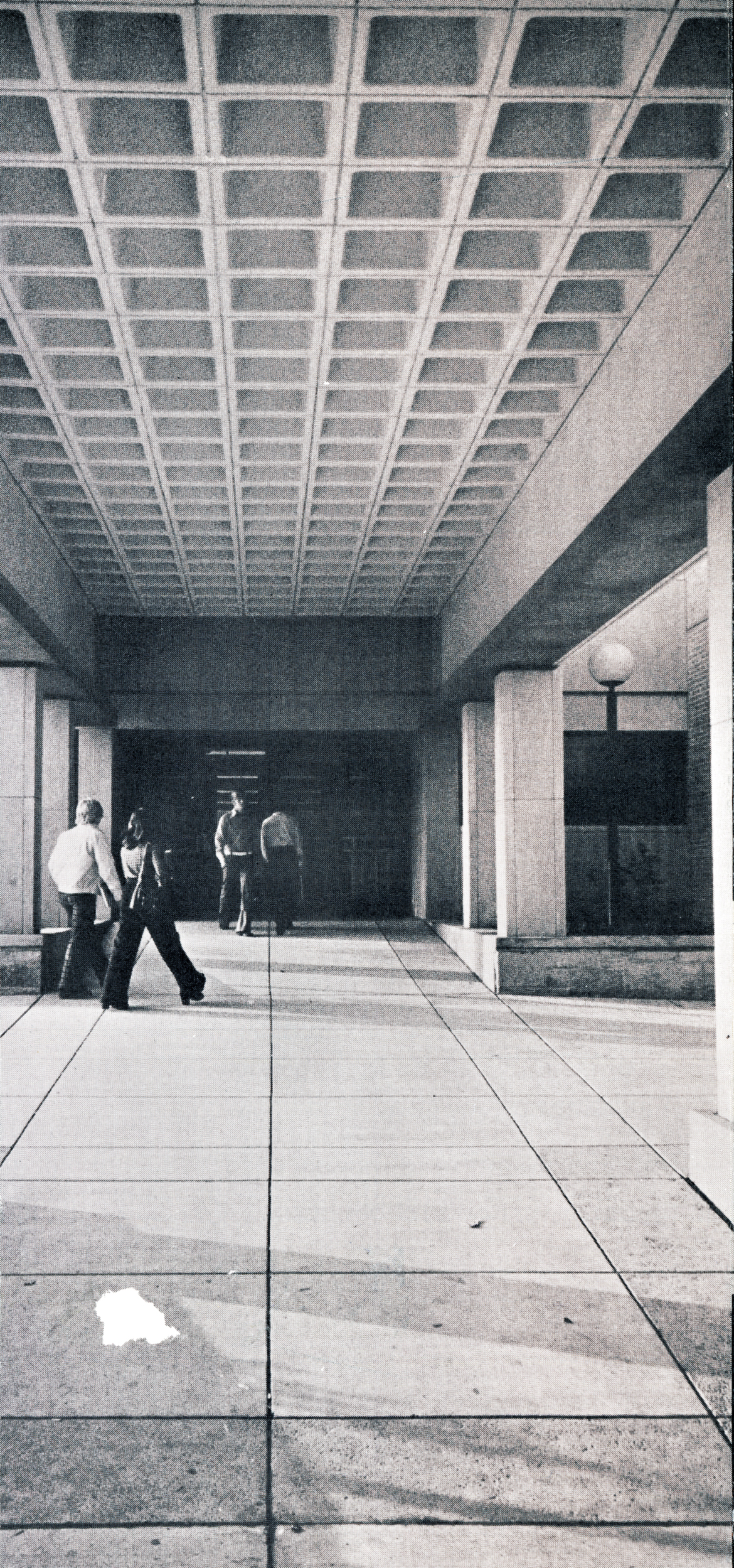 The breezeway between Carlson Library and the Student Union