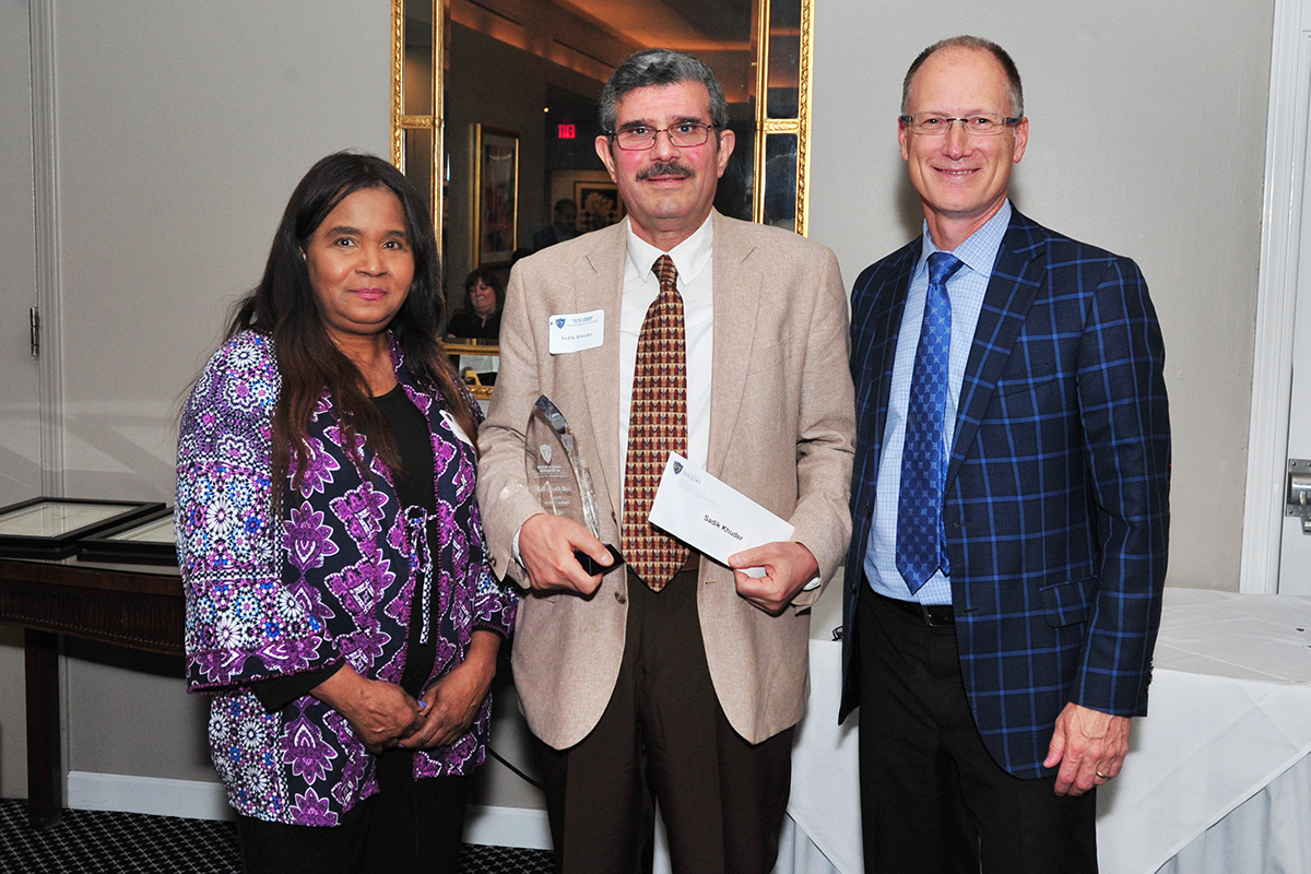 Dr. Sadik Khuder awarded Dean's Award for Advising Excellence
