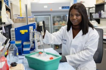 Photo of Ms. Azeezat Osikoya in laboratory