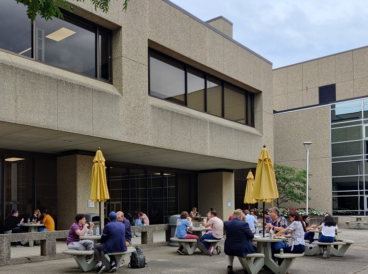 Pizza Lunch Patio