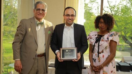 Khaled Gharaibeh recieves Award