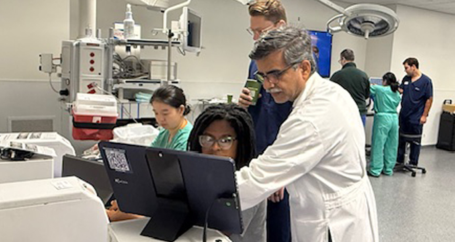 Residents working in the simulation center