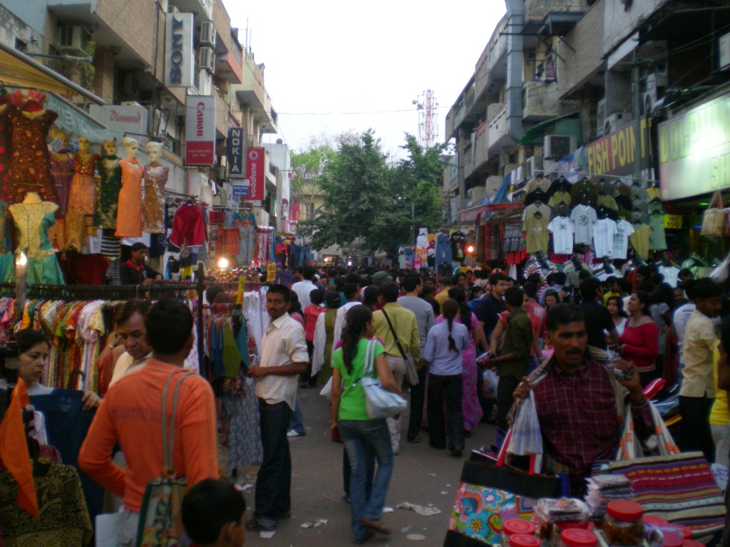 crowded market india