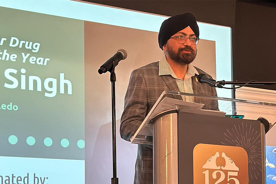 Dr. Tanvir Singh accepts the Professional of the Year award from the Mental Health and Recovery Services Board of Lucas County.