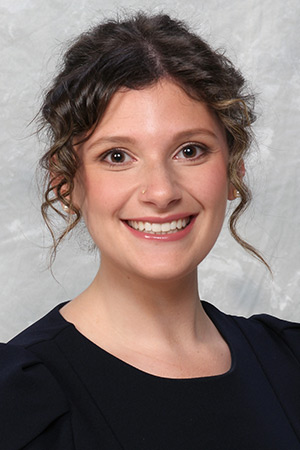 Headshot of Emma Wolinsky