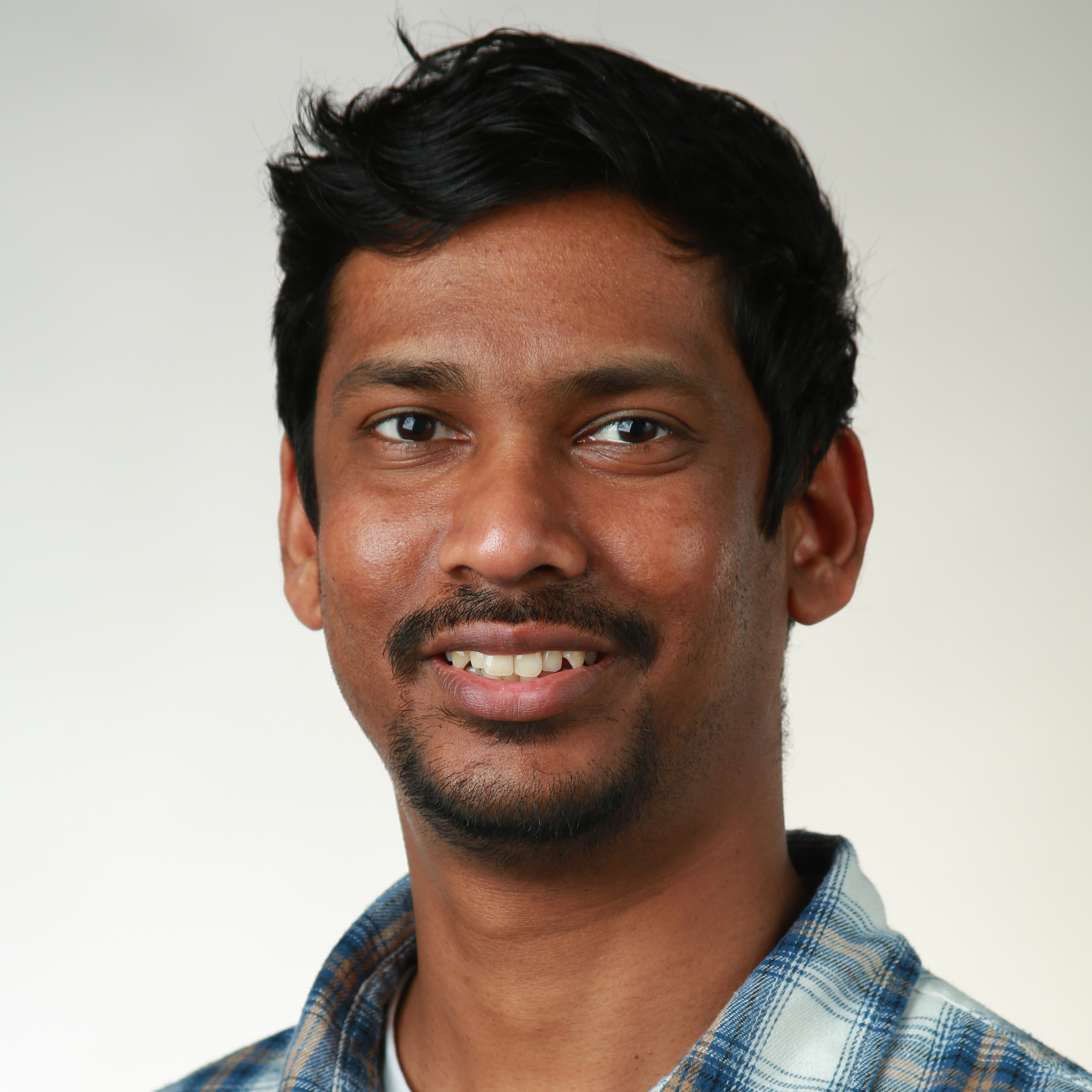 Isuru Lakmal headshot
