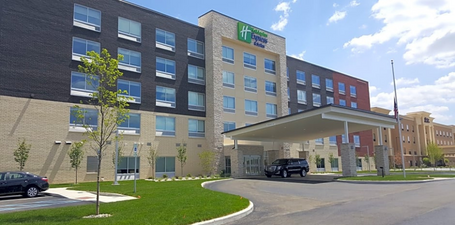 Image of the exterior of the Holiday Inn Express in Toledo Ohio