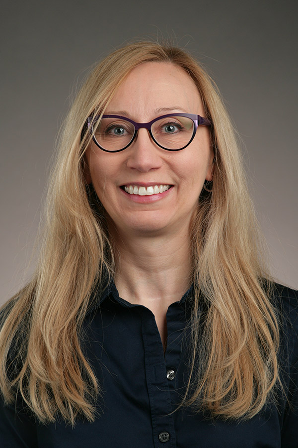 Image of Lisa Root, DLAR Directory and Attending Veterinarian