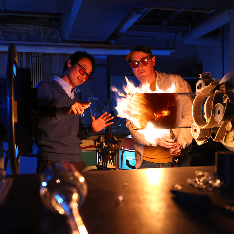 Dr. Donghui Zhao and Dr. Eamon King looking at a glass manufacturing process