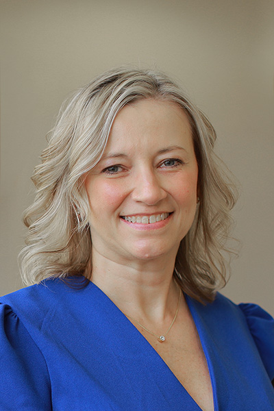 Dr. Julie Fischer-Kinney headshot