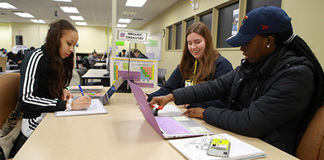 Student meeting with LEC tutor