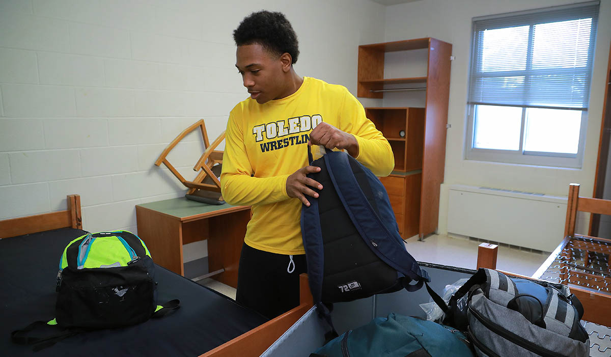 student moving into a room